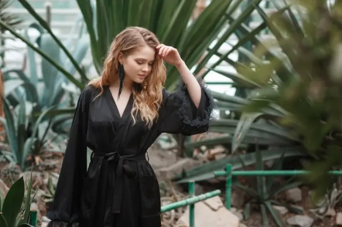 Inspiration for the Latest Beautiful Black Robe Models